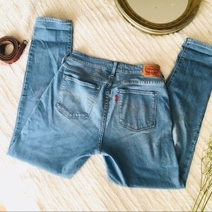 LEVI Curvy Skinny Jeans